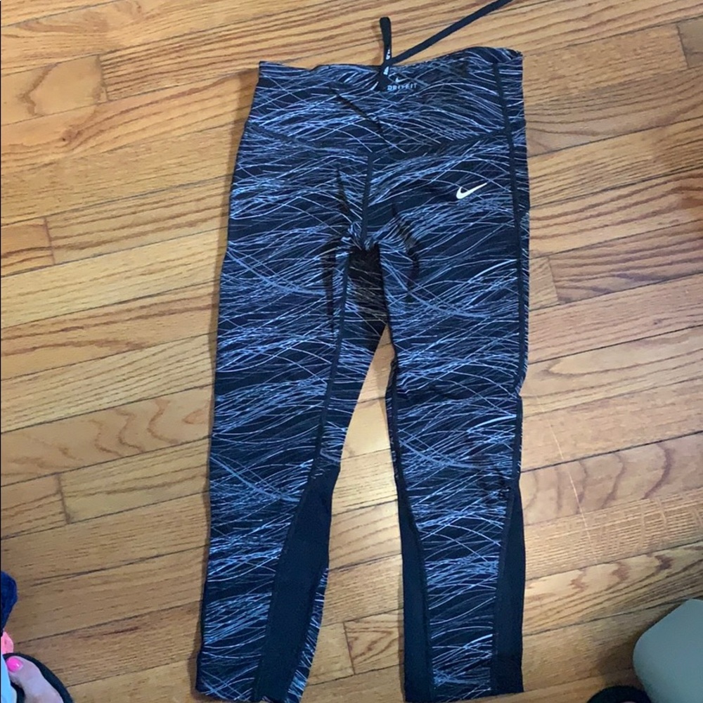 Nike Dri Fit crop leggings size small EUC